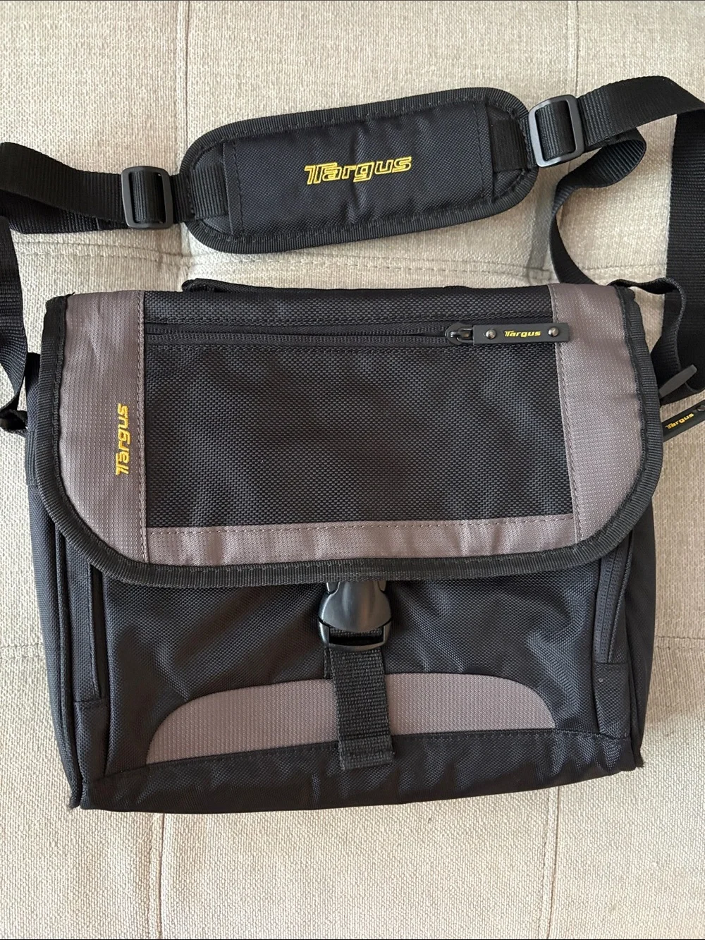 TARGUS CityGear Messenger Bag 10.2